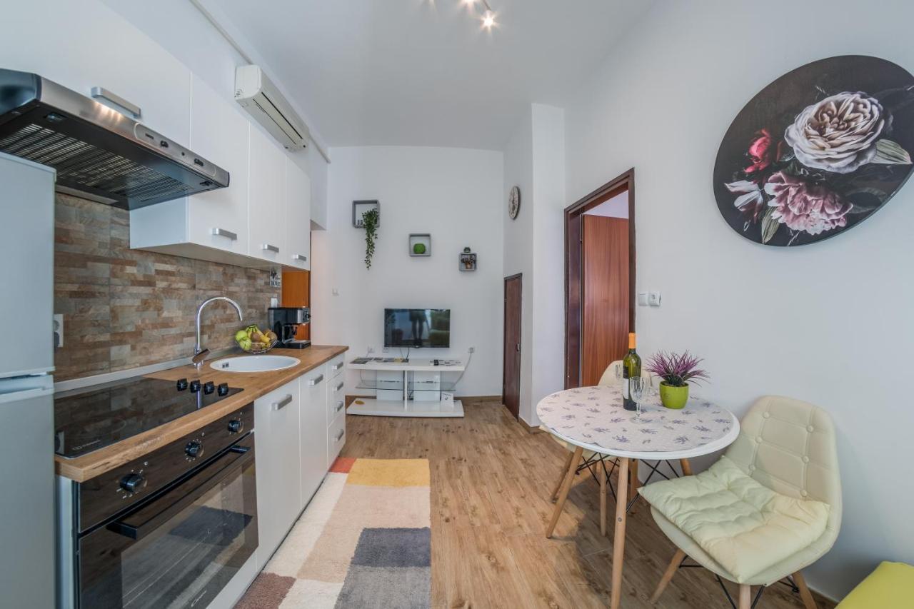Apartment Ljube Pula Bagian luar foto